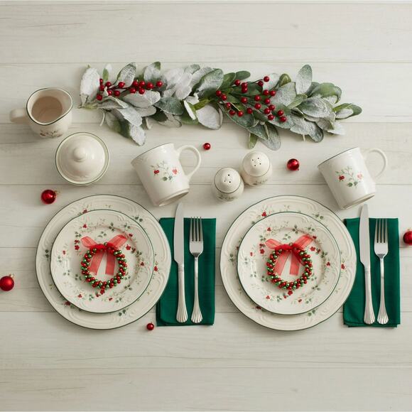 Pfaltzgraff Winterberry 16-Piece Dinnerware Set Service for 4 Christmas Holiday - Picture 5 of 8